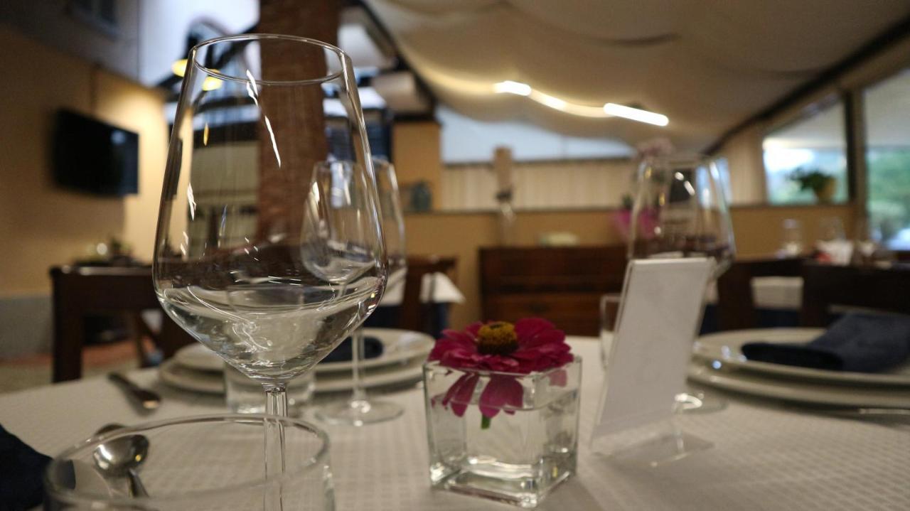 La Regibussa - Hotel Ristorante Asti Exteriör bild