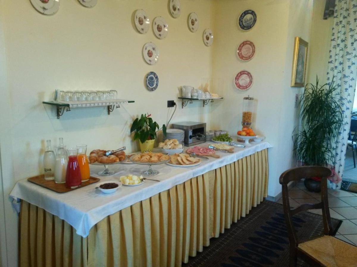 La Regibussa - Hotel Ristorante Asti Exteriör bild