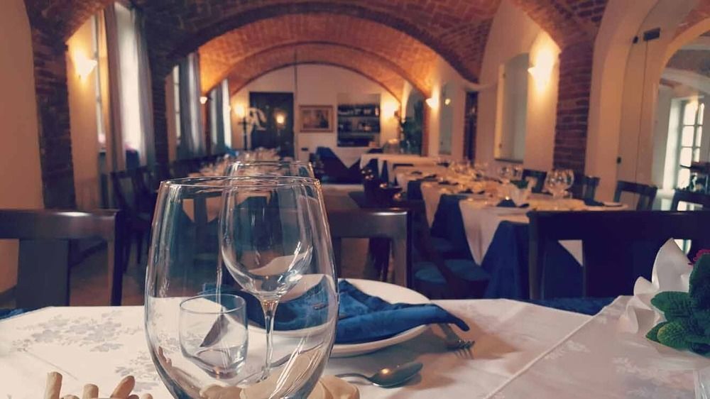 La Regibussa - Hotel Ristorante Asti Exteriör bild