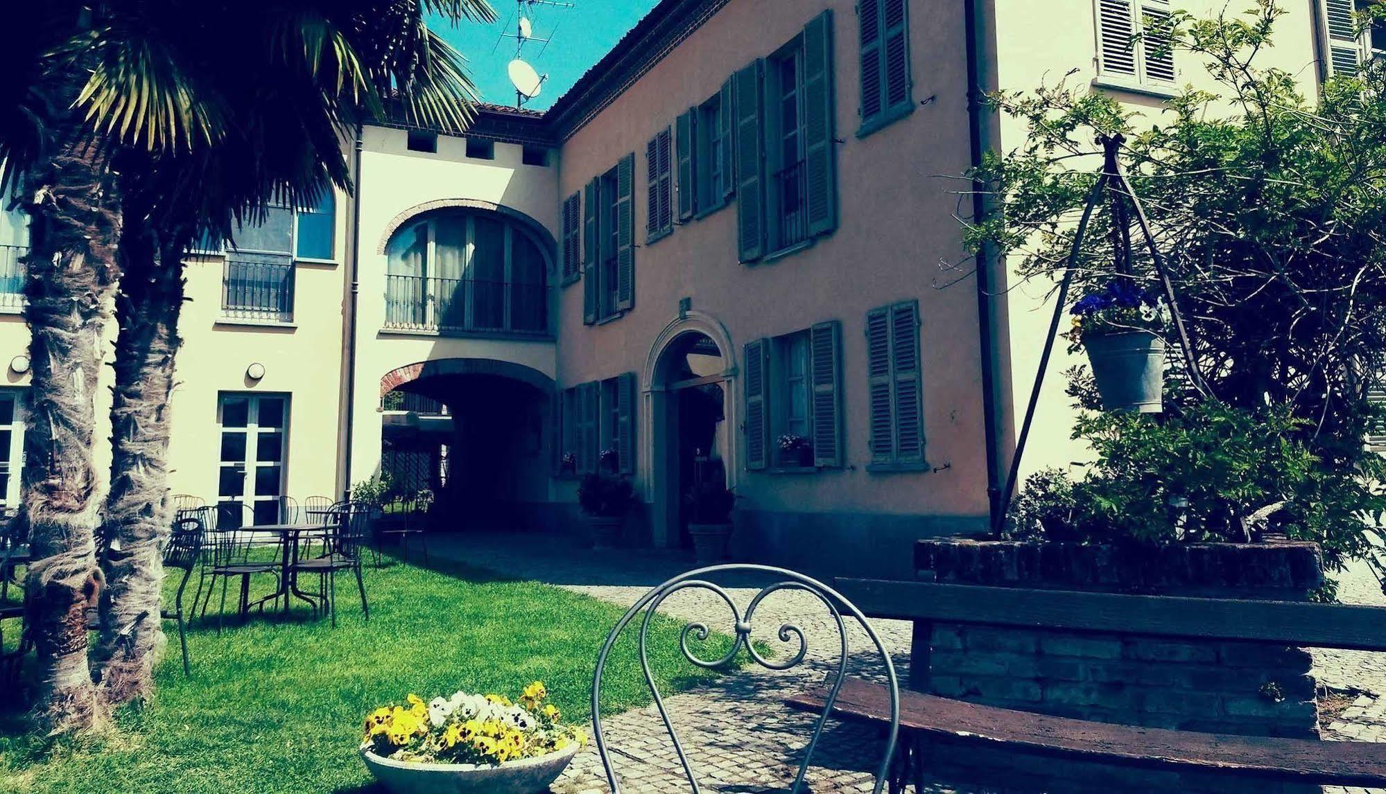 La Regibussa - Hotel Ristorante Asti Exteriör bild